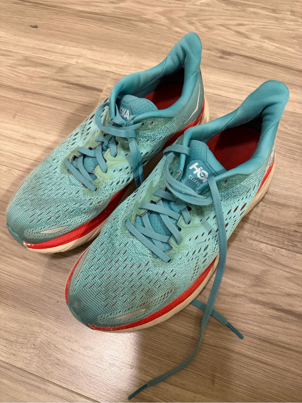 HOKA CLIFTON 8